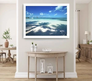 Estampado en mar tropical, arte de pared, arte de pared de playa enmarcado en cielo azul, orilla del mar - Imagen 1 de 5