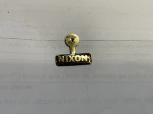Vintage ~ Spilla da bavero Nixon ~ ripiegabile ~ Richard Nixon ~ memorabilia politici - Foto 1 di 2