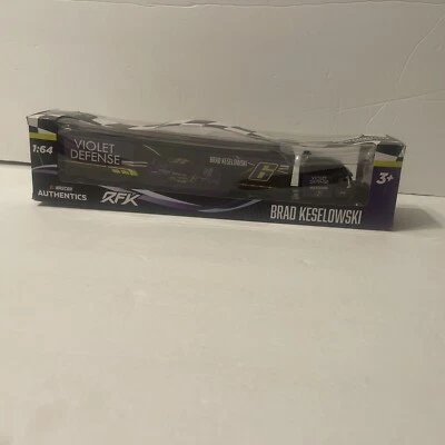 Semirremolque Nascar Authentics Brad Keselowski Violet Defense 1/64  Foto 1 de 3