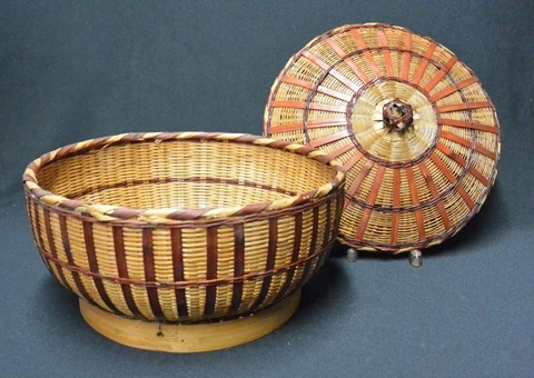 Vintage Split Bamboo Round Lidded Sewing Basket; 9.5" diameter Cover
