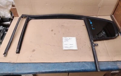 Chevrolet Cruze 2012 puerta trasera izquierda ventilación vidrio con molduras   Foto 1 de 4