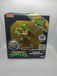 Nickelodeon TMNT Sewer Shredders: RAPHAEL Figure on Skateboard - Picture 1 of 4