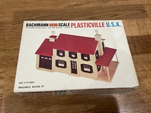 Bachmann Plasticville USA O27 Scale #1922 Two Story House Kit - Picture 1 of 8