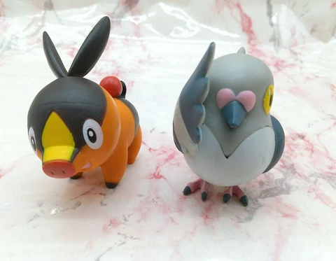 Pokemon JAKKS Pacific 2.5" Figure Nintendo 2011 Toy Tepig + Pidove Cover
