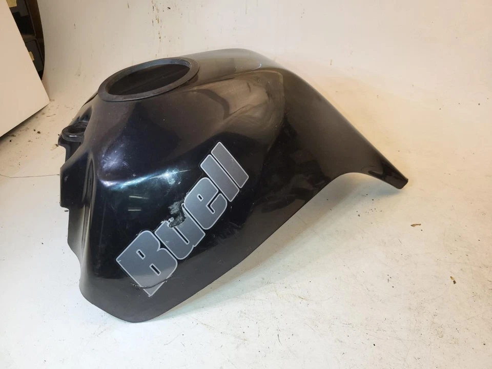 Cubierta delantera del tanque de gasolina Buell Blast 500 P3 2000-09 negra raspada usada 41725-34 Foto 1 de 1