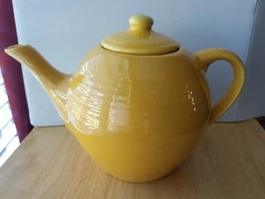 Bauer Embossed Rings Pottery Mustard Yellow Teapot 40 oz - Picture 1 of 7