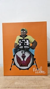 Figura de vinilo SuperPlastic The Gorillaz: Russel Hobbs con kit de batería máquina de canciones de 9" - Imagen 1 de 8