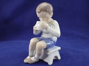 Bing & Grondahl B&G Porcelain Figurine VICTOR Boy Drinking 1713M Vintage - Picture 1 of 11