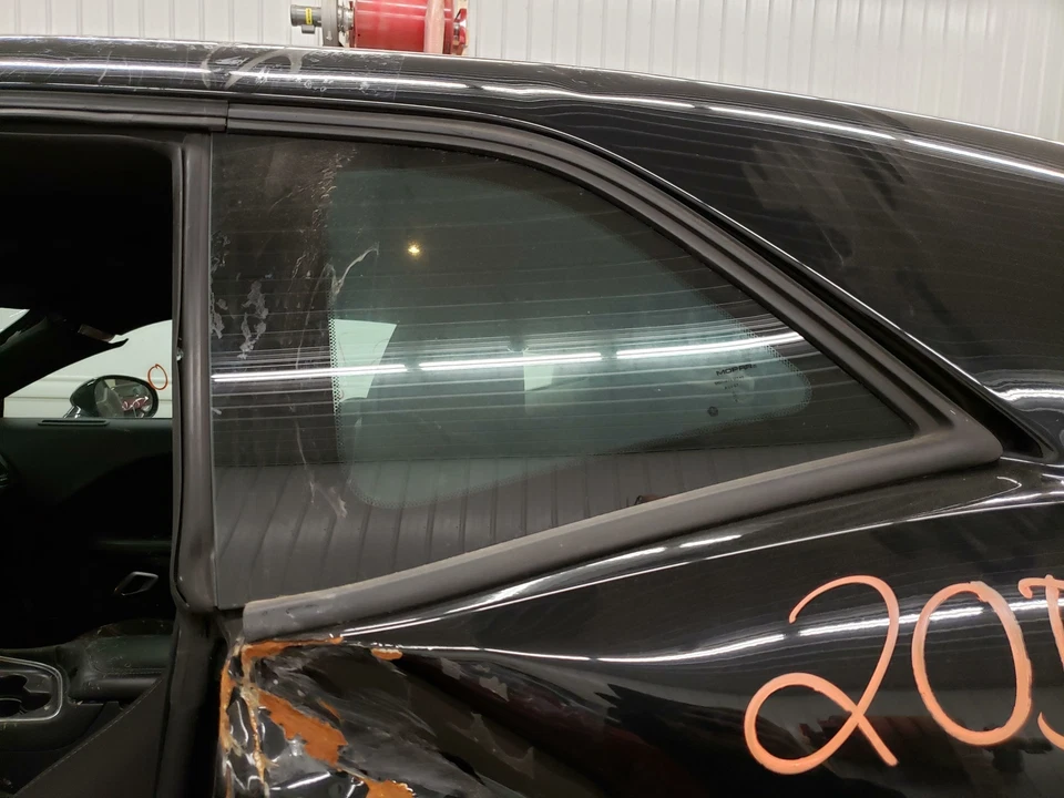 2017 道奇挑战者球杆左四分之一玻璃窗仅限 — 第 1/1 张图片