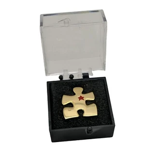 Gold tone Jigsaw Puzzle Lapel Pin Badge Red Star jigsaw lover In Box As Shown - Picture 1 of 3