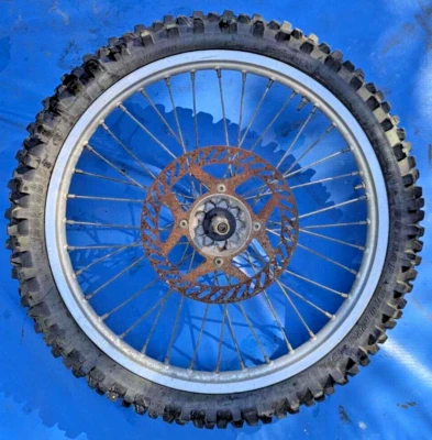 90-96 Kawasaki KX125 KX250 KX500 KDX OEM RUEDA DELANTERA NEUMÁTICO BUJE RADIOS CONJUNTO LLANTA Foto 1 de 4