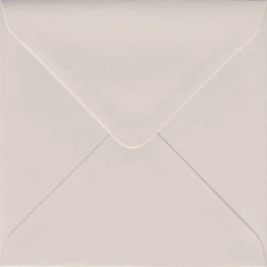 Sobre Colorplan Mist 135gsm. 155mm x 155mm. Solapa de diamante engomada. - Imagen 1 de 1