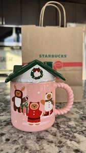 Taza de cerámica Starbucks 2025 Holiday Pink Gingerbread Bear House con tapa de techo NUEVA - Imagen 1 de 10
