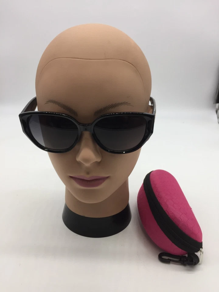 Gafas de sol Chanel con montura negra para mujer 55-16-143 lentes grises Foto 1 de 4