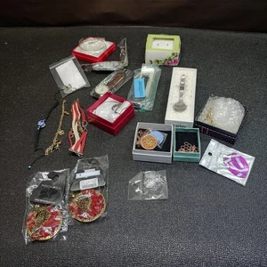 Lotto gioielli moda 1 libbra vecchi e nuovi misti come da foto - Foto 1 di 15