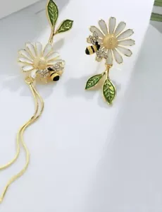 Boucle d'oreille asymétrique, dépareillé, Fleurs Et Abeille, Neuf - Foto 1 di 1