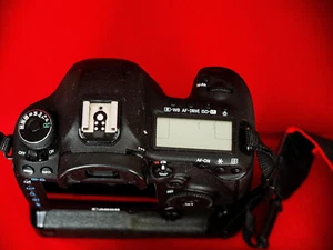 Canon EOS 550D + EF-S 18-55mm IS SLR camera - Schwarz Objektiv EFS -17-85 mm - Bild 1 von 8