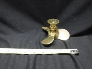 Pequeña hélice vintage con soporte para velas para cámara de latón - Imagen 1 de 5