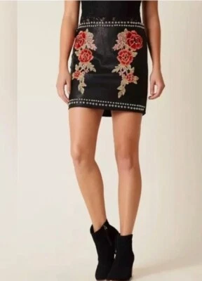 Falda bordada de cuero sintético Romeo & Juliet para mujer mediana negra boho con tachuelas Foto 1 de 4