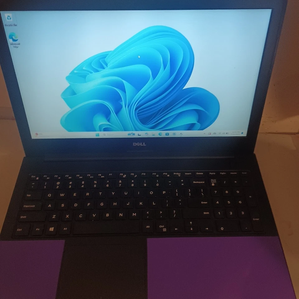 LUZ PÚRPURA GAMING DELL 15.6" Core i5 2.7GHz,12G RAM 256G SSD Win11,CAM Foto 1 de 4
