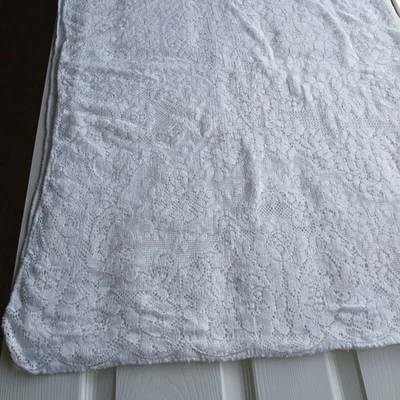 Toalha de mesa de renda branca 84" x 61,5" design floral bem usado tecido  - Imagem 1 de 4