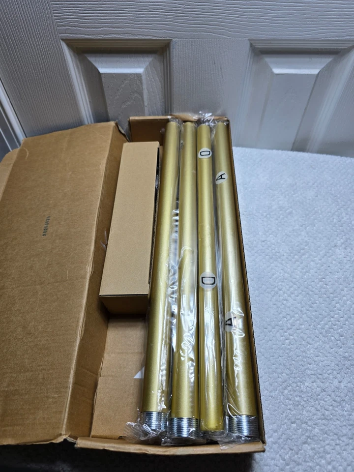 Vara de cortina resistente ajustável 30"-120" de comprimento, 1" de diâmetro, dourada - Imagem 1 de 4