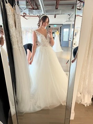 Stunning Wedding Gown Tania Grig - Florence, Size 12 Open back ball skirt - Image 1 of 4