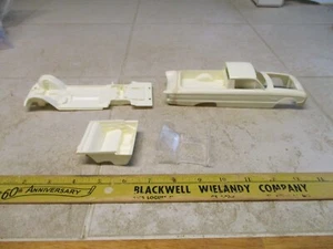 De colección Original AMT 1961 Ford Ranchero Tornillo Parte Inferior Kit Modelo Coche Piezas M62 - Imagen 1 de 8