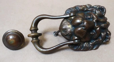 ANTIQUE VINTAGE HEAVY CAST METAL LION DOOR KNOCKER - image 1 of 2