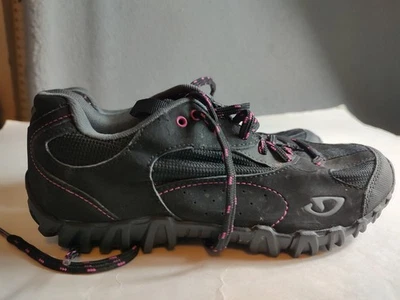 Женские велосипедные туфли с шипами Giro Petra черные/фиолетовые размер 5,5 - Изображение 1 из 4