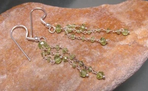 Conjunto de collar y pendientes de perlas de peridoto pequeño de plata 925. Bolsa de regalo. - Imagen 1 de 2
