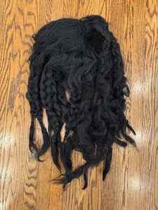 Schwarze Hexenhaar Perücke mit integriertem Haarnetz für Halloween Kostüm - Bild 1 von 7