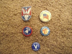 WW11 ww2 5 DIFFERENT PINBACKS-LOANS-AWARD OF MERIT- - Picture 1 of 3