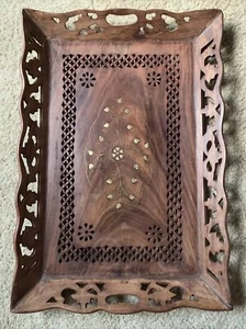 Dekoratives Holz Tablett mit Metallgravuren Holzschnitzereien Indien 14,75” x9,5” Boho - Bild 1 von 6