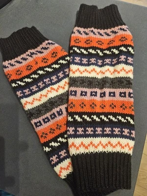 Calentadores de piernas premium de alpaca hechos a mano con patrón geométrico Foto 1 de 4