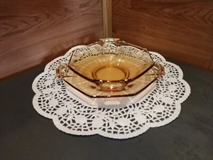1 PAIR OF UNMARKED AMBER GLASS CANDY/MINT DISHES/TRAYS WITH HANDLES - Picture 1 of 12