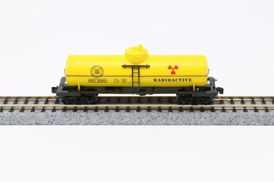 N Scale Micro-Trains NSC 05-21 33' Single Dome Tank Car Radioactive AEC 20051 - Image 1 of 4
