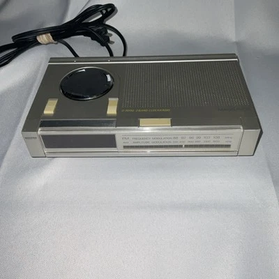 Magnavox D-3090 2 диапазона часы радио серебро | проверено и работает - Изображение 1 из 4