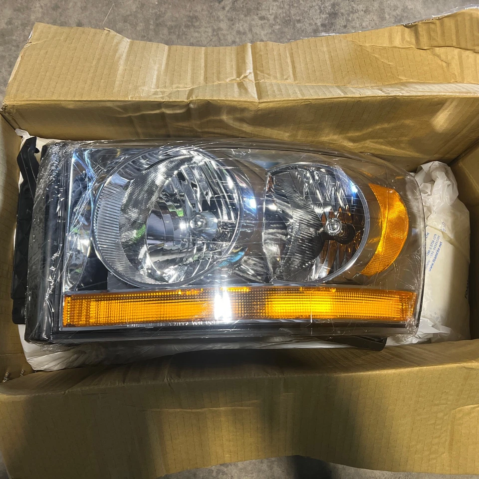 Передняя фара в сборе Dorman 1591987 для 06 Dodge 1500 2500 3500 - Изображение 1 из 2