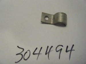 OMC NEW OEM CLAMP PART NUMBER 304494 - Foto 1 di 1
