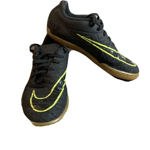 Nike Boys Hypervenomx Phelon 749920-009 Black Soccer Indoor Shoes turf sz 2.5 - Picture 1 of 7
