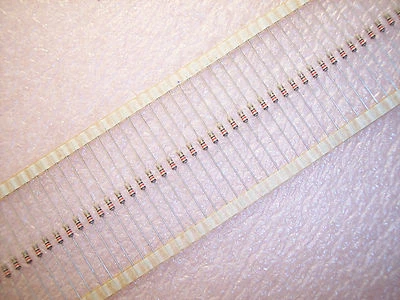 CANTIDAD (100) RESISTENCIAS DE PELÍCULA DE CARBONO AXIAL DE 120 ohmios 1/4 W 5 % CR25-120R-5 % PHILIPS Foto 1 de 2