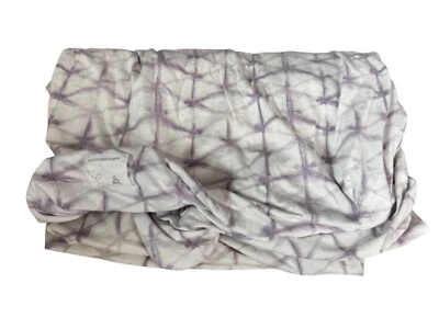 Sábana bajera estándar ajustada de algodón orgánico púrpura lavanda Burt's Bee para bebé niña Foto 1 de 2