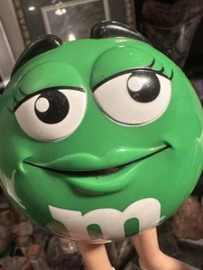 Figura femenina MS. GREEN M&M Marte 6" con brazos posables + piernas caramelo - Imagen 1 de 5