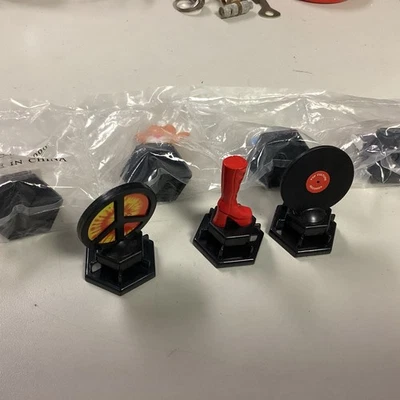 Lote De 7 Fichas De Juego De Búsqueda Trivial Total Años 80 CD Cuidado De Computadora Oso Paz Foto 1 de 4