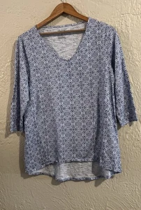 Chicos The Ultimate Tee Top Womens 1 (M) Blue White Print Medallion 3/4 Sleeve - Picture 1 of 8