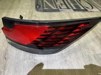 Luz trasera LED 2023 2024 2025 LEXUS RX350/500h lado derecho derecha usada OEM Foto 1 de 4