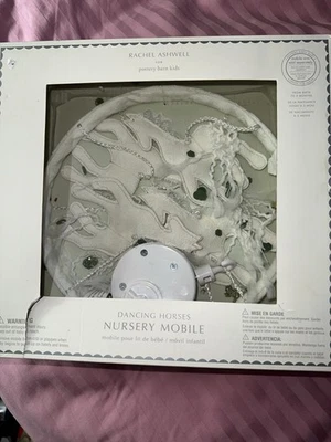 Shabby Chic Rachel Ashwell Guardería Blanco Caballos Bailando Bebé Móvil Cerámica Granero Foto 1 de 4