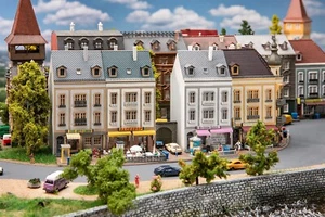 N Scale Buildings - 231723 - Schubertstraße Row of townhouses - Kit - Picture 1 of 4