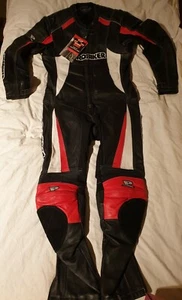 PRO BIKER PRX5 Lederkombi, 1-tlg Gr.52 Schwarz/Rot/Weiß neuwertig - Picture 1 of 2